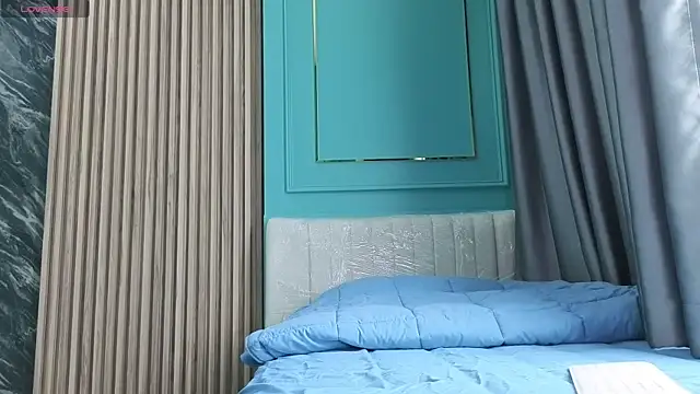 Alittleasaingirl online show from April 18, 5:00 am