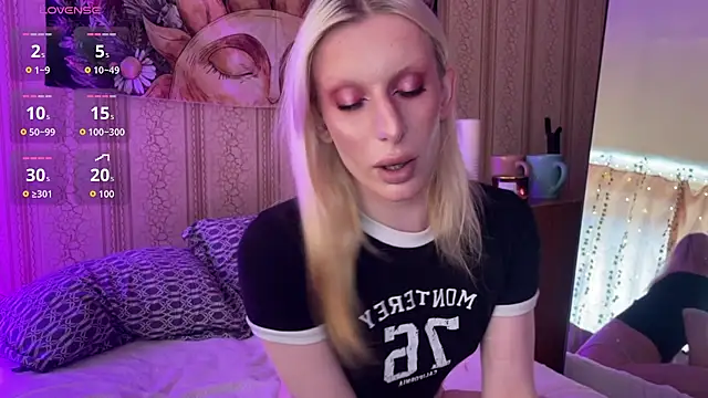 Snapshot of LexieWintour chatting on February 14, 11:29 am LexieWintour online show from February 14, 11:29 am