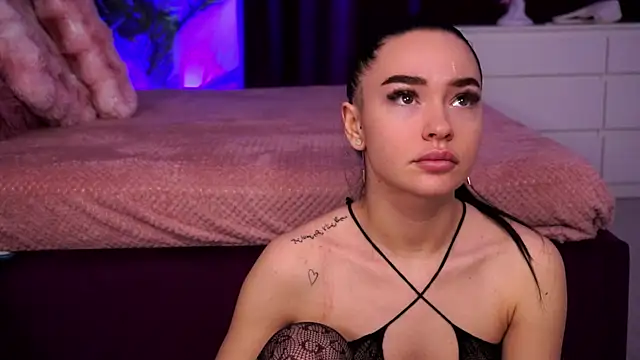 SashaLorrenz online show from April 15, 4:30 am