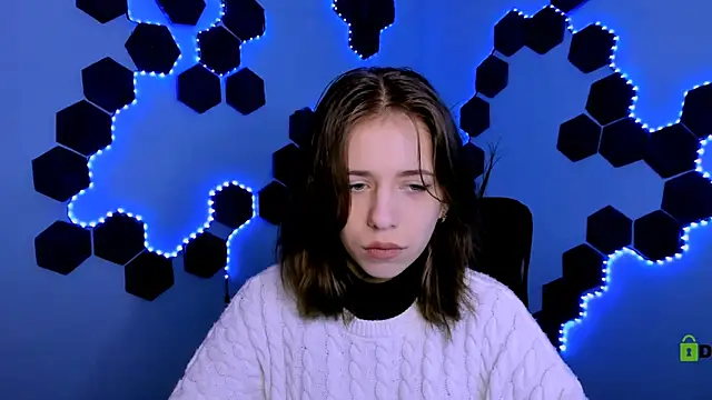 Snapshot of cleo_cool chatting on February 19, 10:00 am cleo cool online show from February 19, 10:00 am