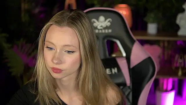 SweetDaisy me online show from February 18, 3:41 pm