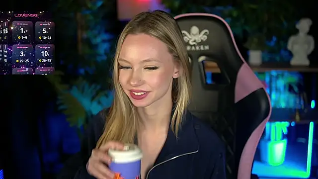 SweetDaisy me online show from February 22, 8:24 am