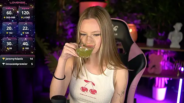 SweetDaisy me online show from February 28, 8:04 am