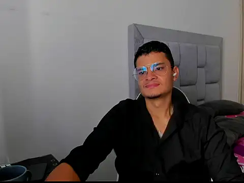 FredericSloan online show from February 27, 3:56 pm