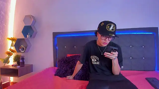 Snapshot of Ale_cuzz chatting on February 26, 2:27 pm Ale cuzz online show from February 26, 2:27 pm