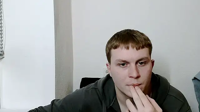 Snapshot of MrHeat_ chatting on February 21, 7:04 pm MrHeat online show from February 21, 7:04 pm