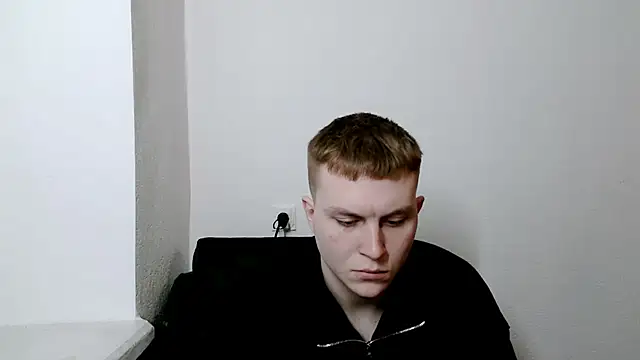 Snapshot of MrHeat_ chatting on March 4, 8:59 pm MrHeat online show from March 4, 8:59 pm