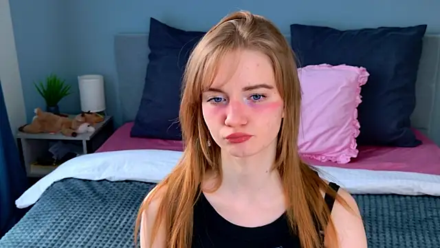 ElfieWhite online show from May 6, 4:23 pm