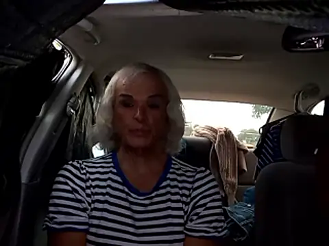 dustbunny64 online show from April 10, 12:38 am