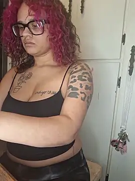 Snapshot of VelvetVixen_735 chatting on March 2, 12:02 am VelvetVixen 735 online show from March 2, 12:02 am