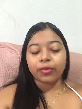 Snapshot of Emmily_hott chatting on February 25, 12:37 pm Emmily hott online show from February 25, 12:37 pm
