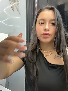 Miss Bella Flame online show from April 18, 6:01 pm