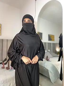 Snapshot of aminaa_ chatting on February 14, 6:59 pm aminaa online show from February 14, 6:59 pm