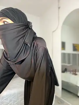 Snapshot of aminaa_ chatting on February 16, 6:48 pm aminaa online show from February 16, 6:48 pm