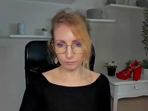 CinderellaMoon online show from February 26, 6:23 am