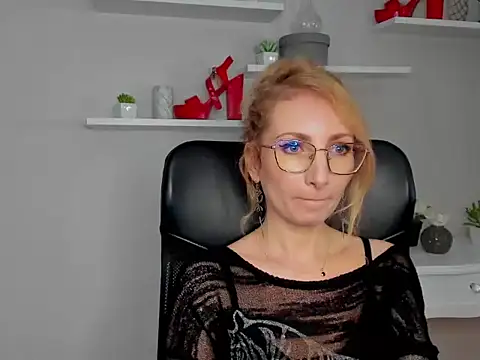 CinderellaMoon online show from March 9, 6:28 am