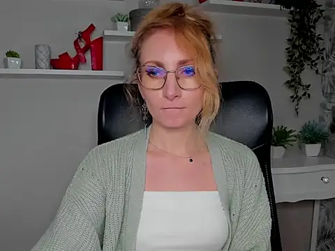 CinderellaMoon online show from March 10, 6:18 am