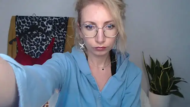 CinderellaMoon online show from April 21, 5:36 am