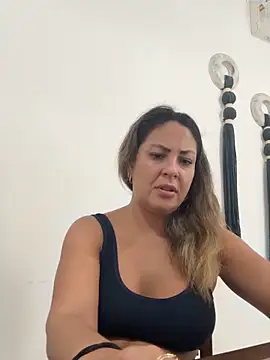 leona-david online show from April 9, 6:13 pm