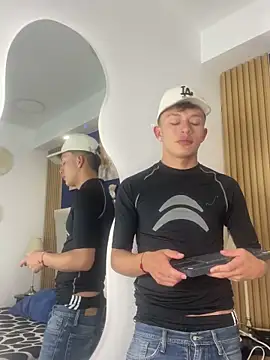 Snapshot of Dark_Nico chatting on February 24, 4:43 am Dark Nico online show from February 24, 4:43 am