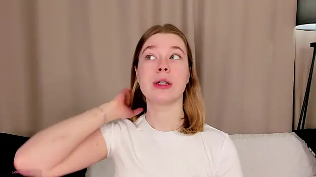 Snapshot of MaraaSwan chatting on February 26, 1:15 am MaraaSwan online show from February 26, 1:15 am