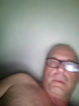 Snapshot of Ulisesss69 chatting on February 23, 1:58 am Ulisesss69 online show from February 23, 1:58 am