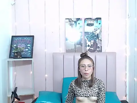 Snapshot of casandraroberthrs707 chatting on February 26, 8:19 pm casandraroberthrs707 online show from February 26, 8:19 pm