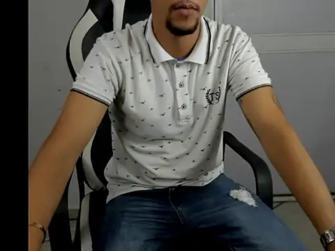 Snapshot of badboy_master chatting on February 19, 1:45 am badboy master online show from February 19, 1:45 am