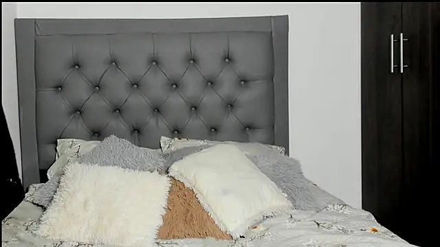 ImEmily   online show from April 1, 12:00 am