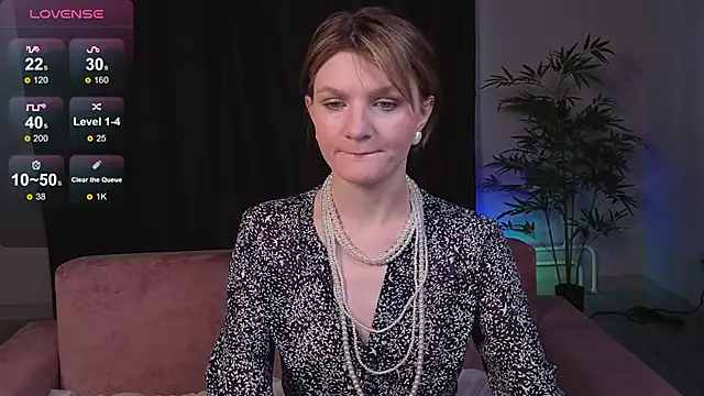 Snapshot of BjorkLight chatting on March 3, 2:18 am BjorkLight online show from March 3, 2:18 am