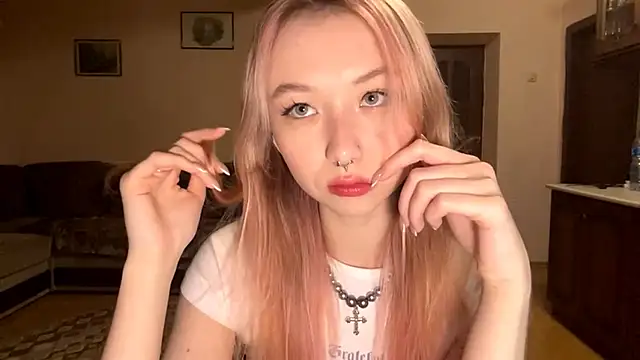 Snapshot of PinkTraible chatting on February 13, 1:07 pm PinkTraible online show from February 13, 1:07 pm