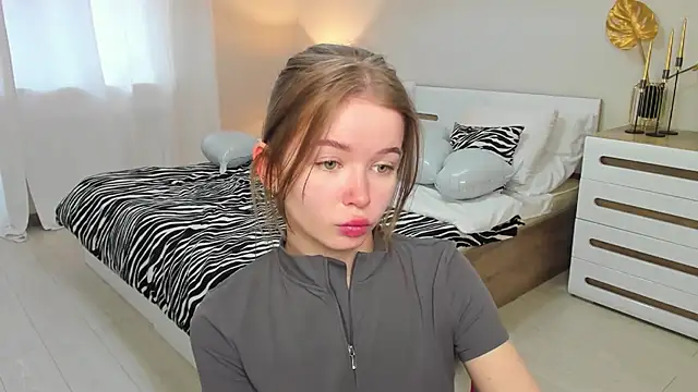 Snapshot of Violetta__Dreams chatting on February 23, 11:40 am Violetta Dreams online show from February 23, 11:40 am