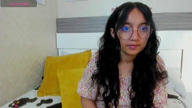 Snapshot of Emilyblussh chatting on February 23, 6:16 pm Emilyblussh online show from February 23, 6:16 pm