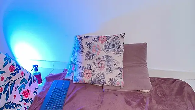 Abril milf11 online show from April 15, 12:23 pm