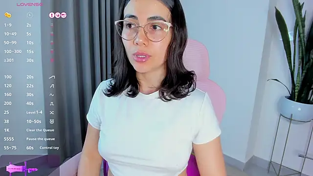 sara ospina22 online show from April 7, 6:30 pm