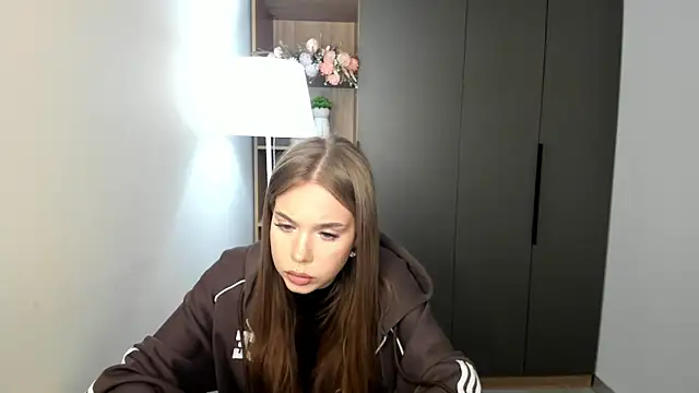 Snapshot of TishShazier chatting on February 15, 9:19 am TishShazier online show from February 15, 9:19 am