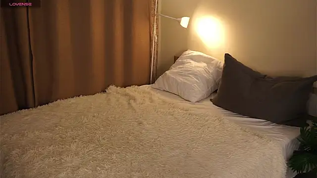 LuannStockbridge online show from February 25, 5:00 pm