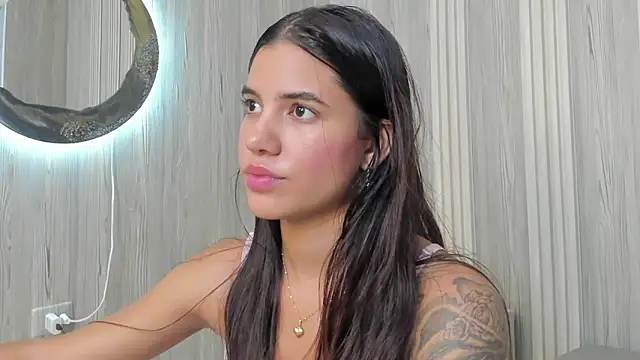 Snapshot of Isabellaa_Rosee chatting on May 21, 7:43 pm Isabellaa Rosee online show from May 21, 7:43 pm