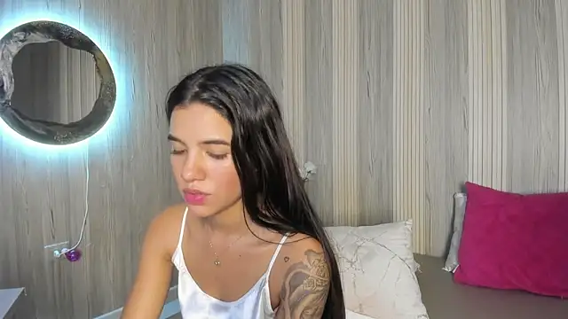 Snapshot of Isabellaa_Rosee chatting on June 14, 2:24 am Isabellaa Rosee online show from June 14, 2:24 am