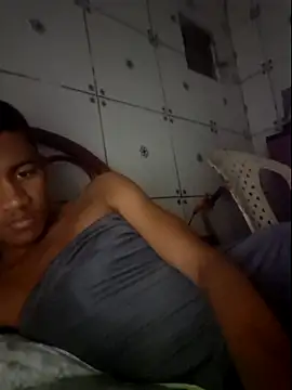 Snapshot of jujubinha1028 chatting on February 21, 2:45 am jujubinha1028 online show from February 21, 2:45 am