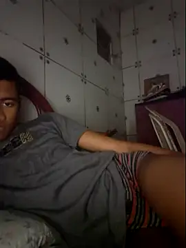 Snapshot of jujubinha1028 chatting on February 24, 2:20 am jujubinha1028 online show from February 24, 2:20 am