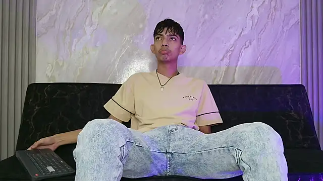 KITTY BOSH online show from May 29, 1:09 pm