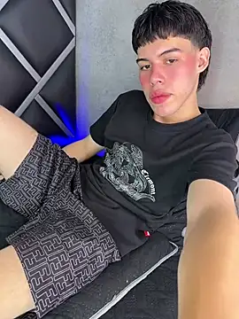 Snapshot of Lucian-greyy chatting on February 21, 4:13 am Lucian-greyy online show from February 21, 4:13 am