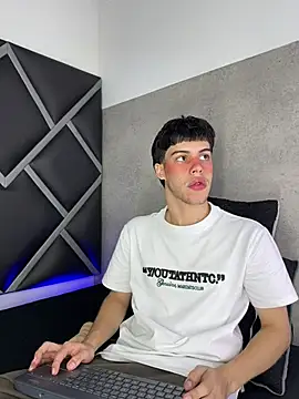 Snapshot of Lucian-greyy chatting on February 27, 4:12 am Lucian-greyy online show from February 27, 4:12 am