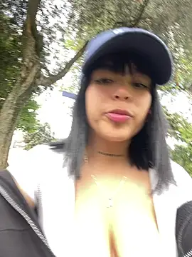 Snapshot of violet19x chatting on February 18, 5:53 pm violet19x online show from February 18, 5:53 pm