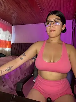 Snapshot of violet19x chatting on February 23, 8:17 pm violet19x online show from February 23, 8:17 pm