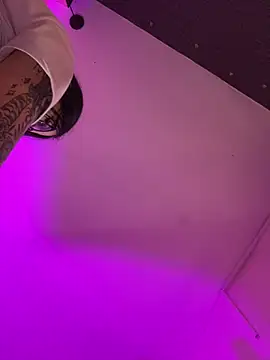 Snapshot of Veronicaa_lodge1 chatting on February 25, 12:42 am Veronicaa lodge1 online show from February 25, 12:42 am