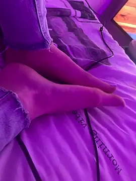 Snapshot of UncasingScrap chatting on February 13, 11:45 pm UncasingScrap online show from February 13, 11:45 pm