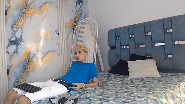 YOUNG BOYS HELL online show from June 18, 1:50 am