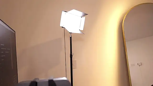 Im Velora online show from February 23, 1:25 am